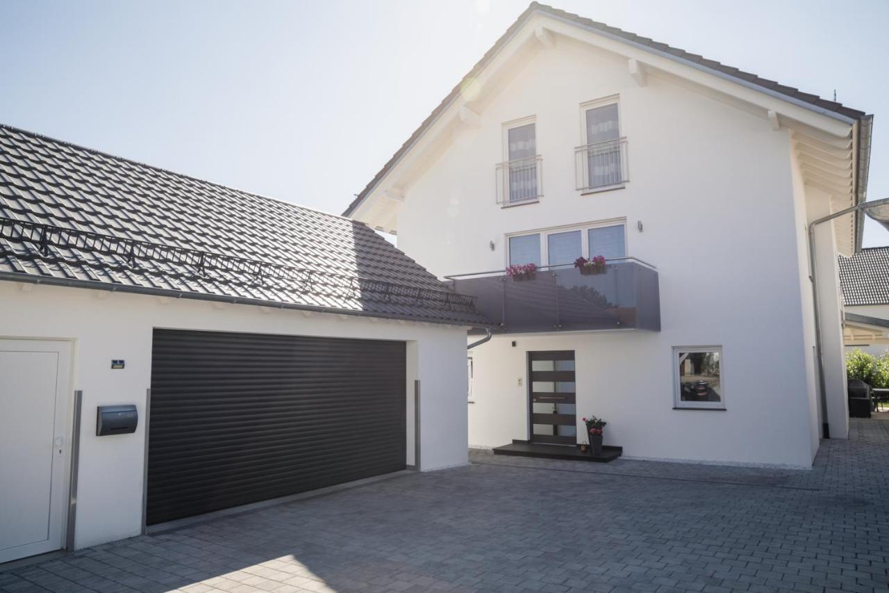 Ferienwohnung Am Zeppelin Hangar Friedrichshafen Bagian luar foto
